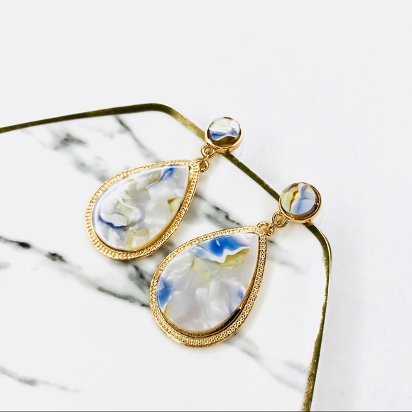 AVA MARBLE ACRYLIC GOLD DROP EARRINGS BLUE WHITE - Picture 2 of 5